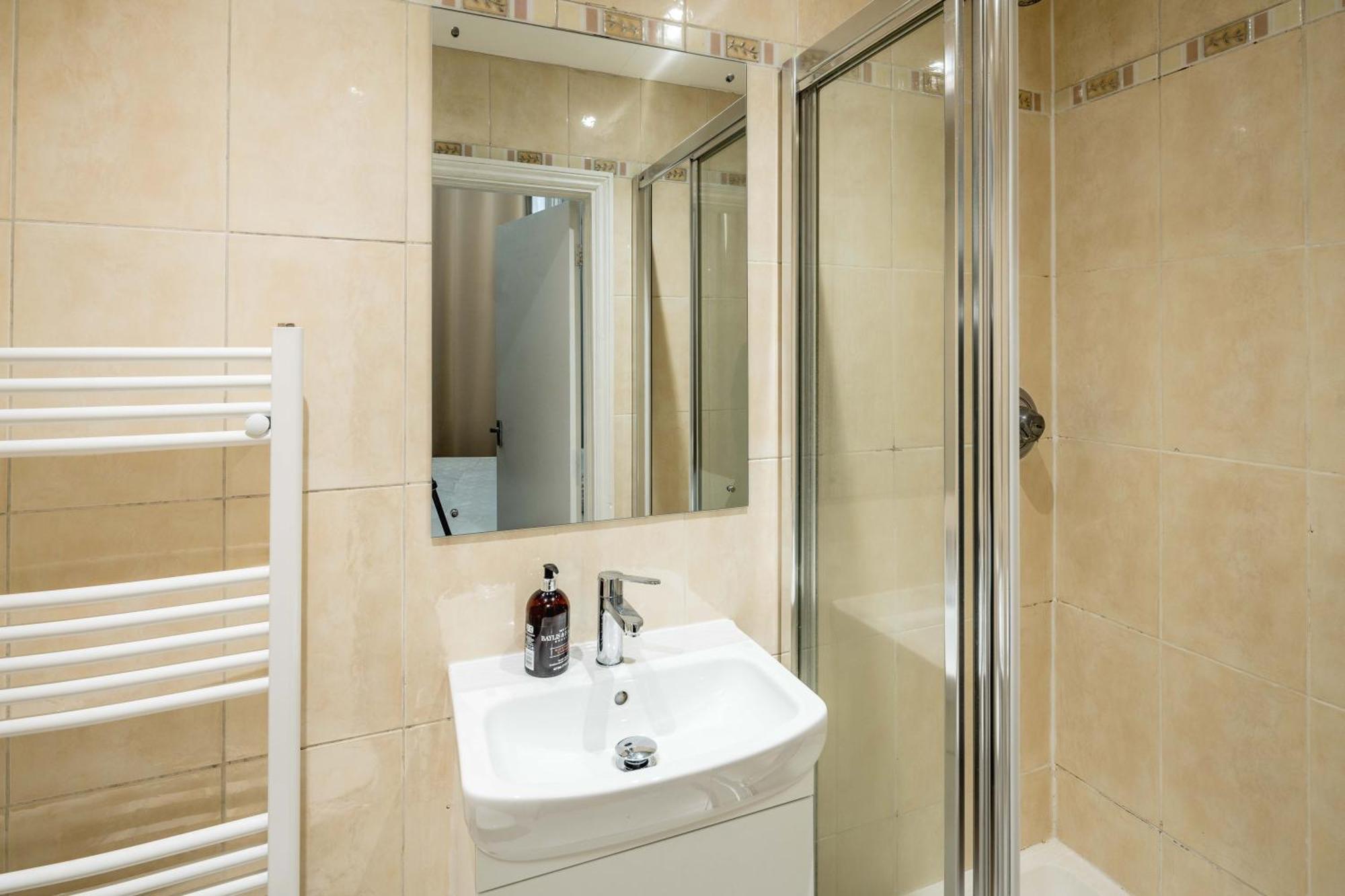 Gloucester Station Gem: 3 Bedroom Oasis Londres Exterior foto